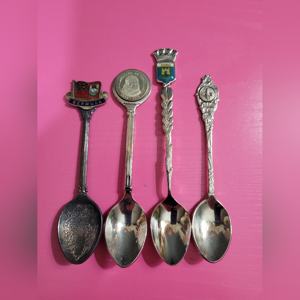 Souvenir Spoons Set Of 4 (9)
